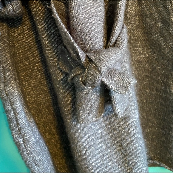 Sweater with bows on sleeves - Picture 3 of 3